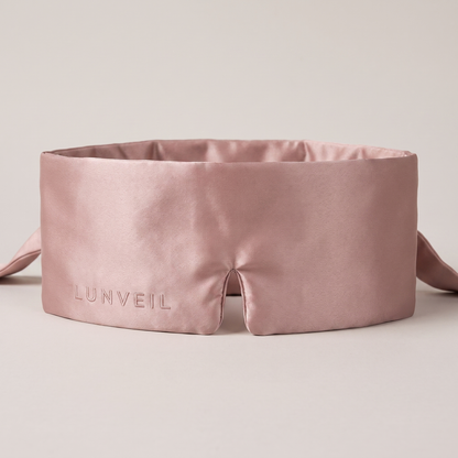 LUNVEIL Contour 3D silk sleep mask in Blush Rose