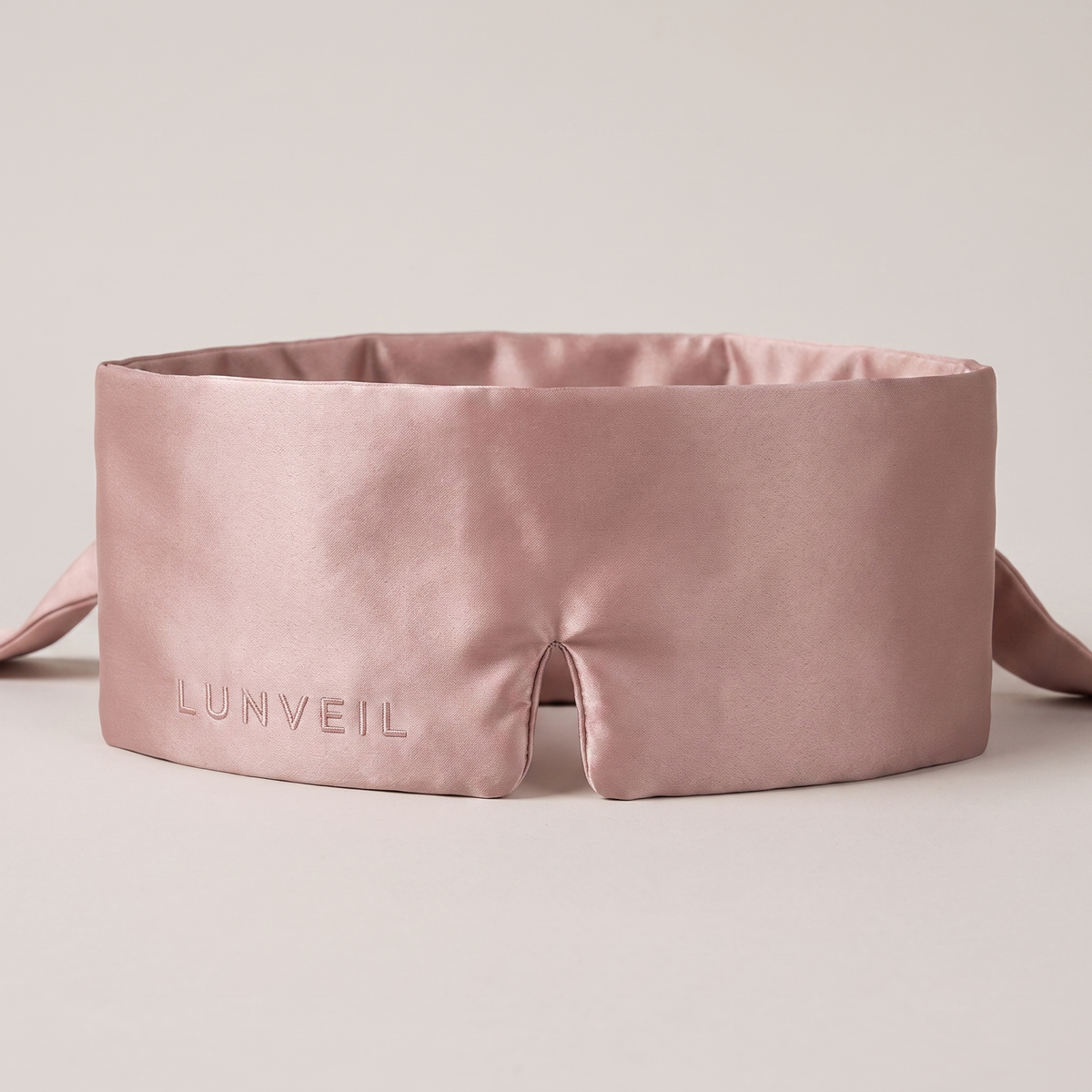 LUNVEIL Contour 3D silk sleep mask in Blush Rose